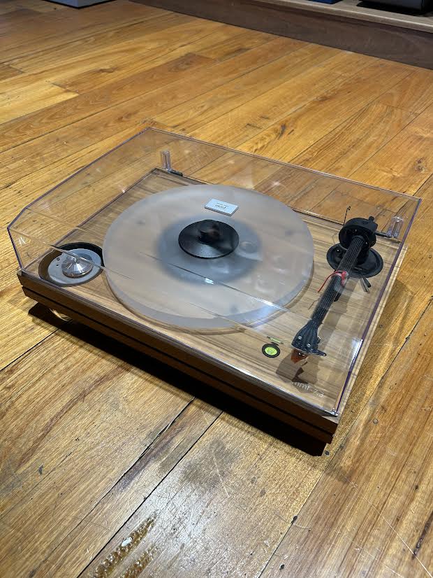 Music Hall MMF 7.3se Turntable