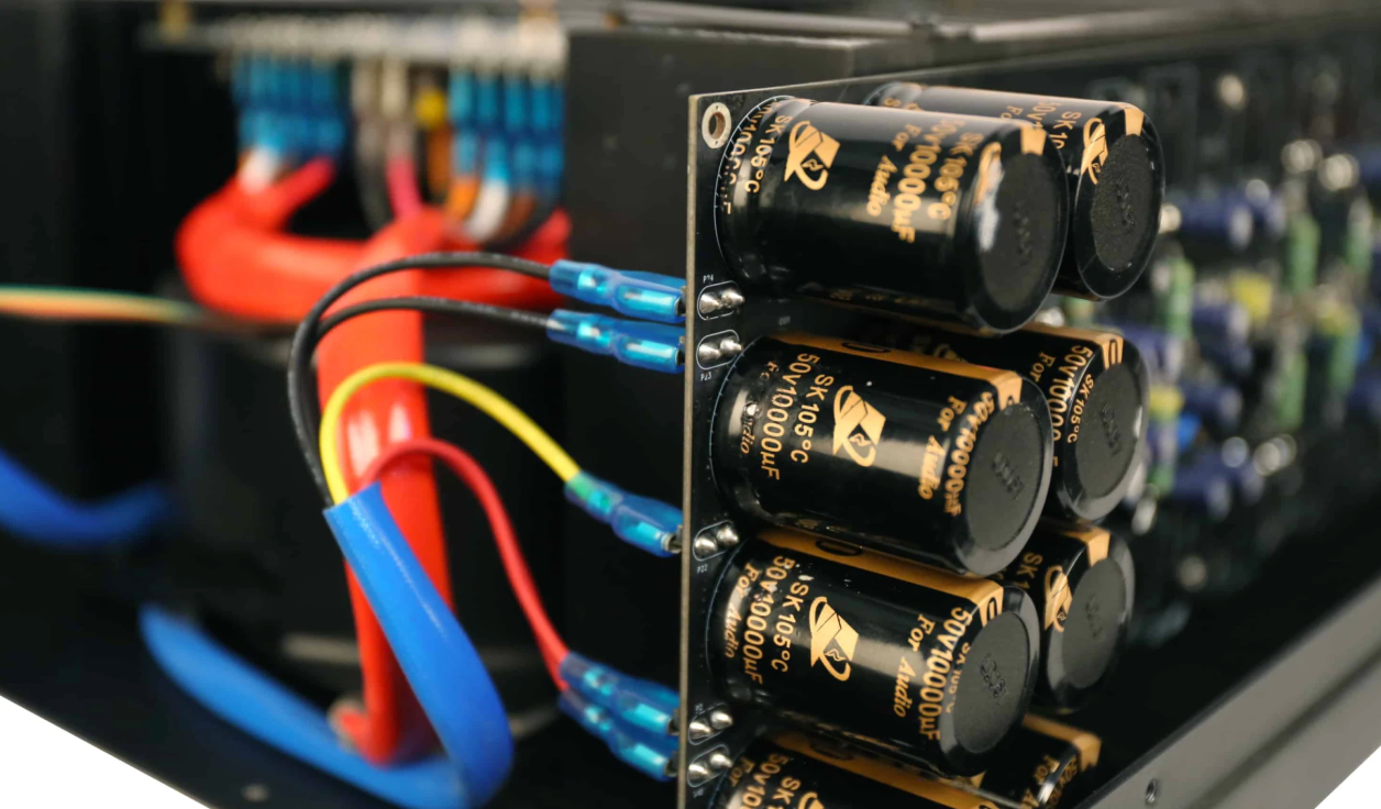 IOTA VX AVXP 2-840 Stereo Power Amplifier, a peak inside