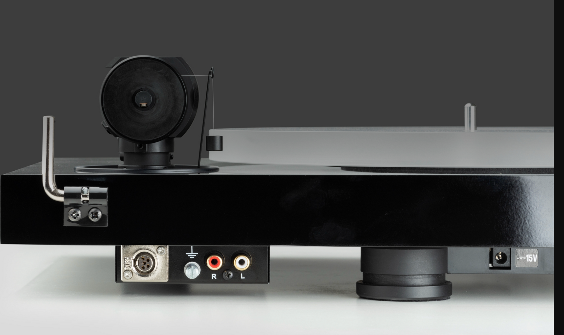 Pro-Ject X1 B Turntable with Pick It PRO Balanced Pre-Fitted image shows connection points