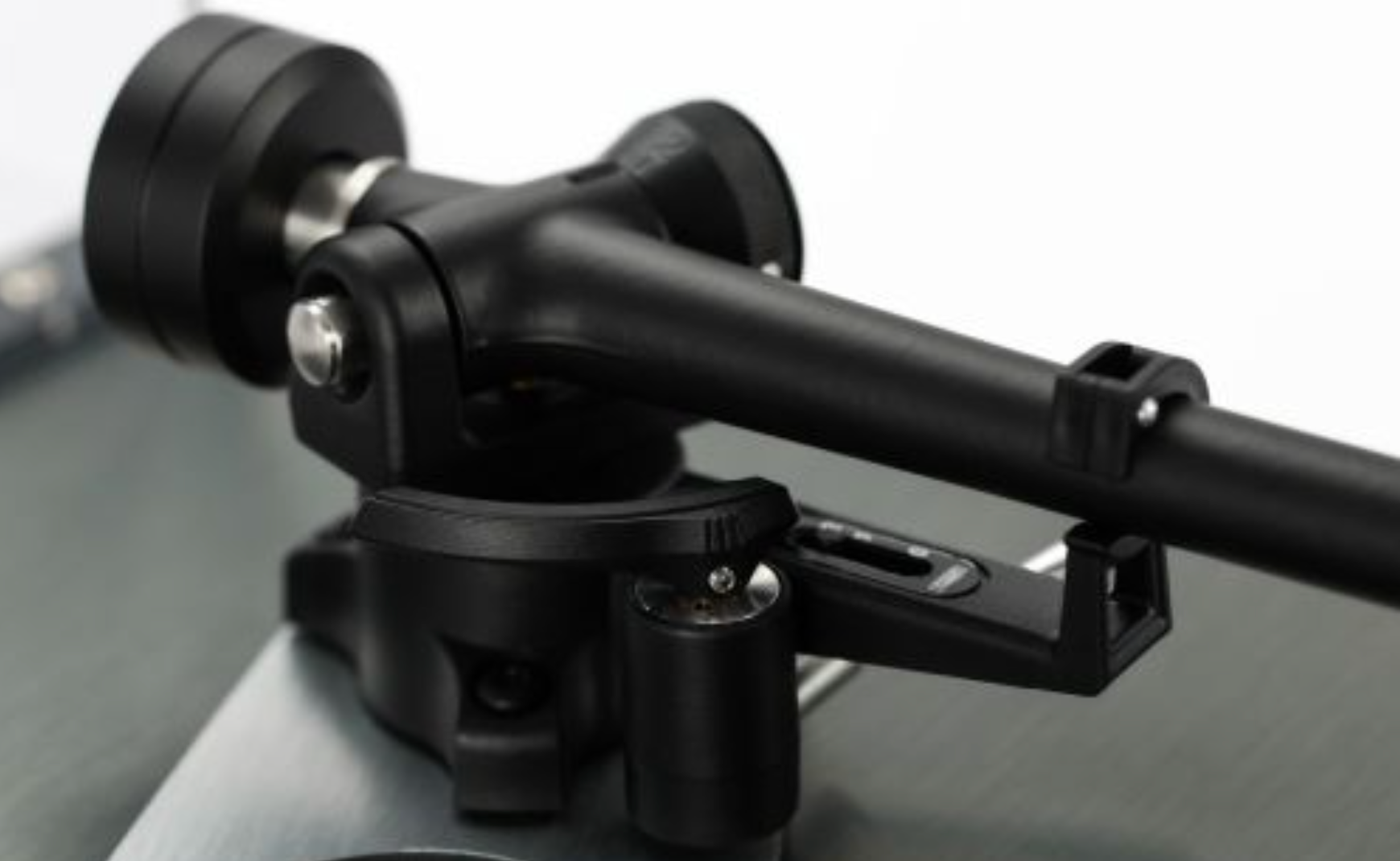 Rega Planar 3 RS Special Edition with ND5 in Brushed Aluminium Black without dustcover. Closeup of counter balance