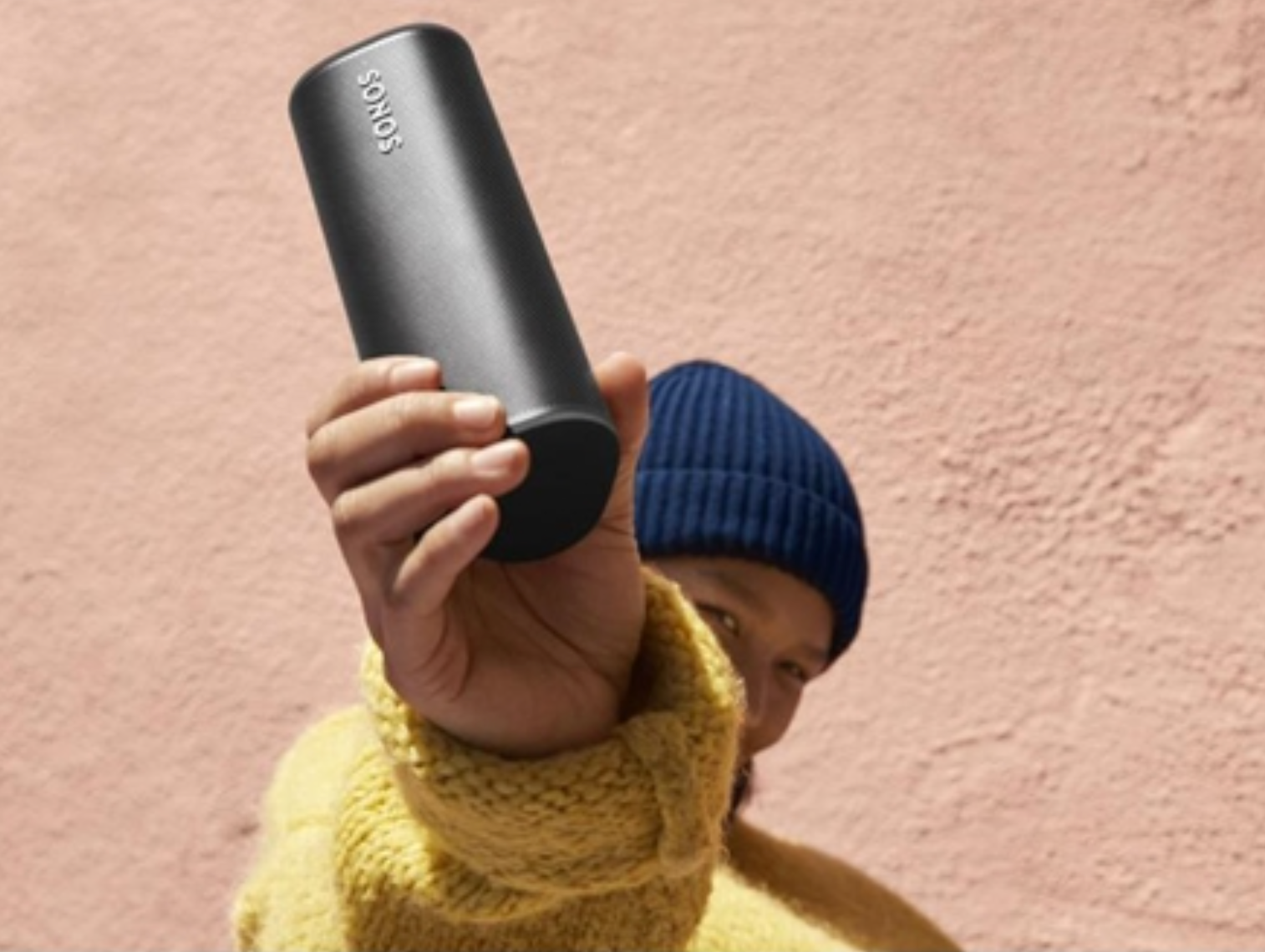 Sonos Roam, black, hand held