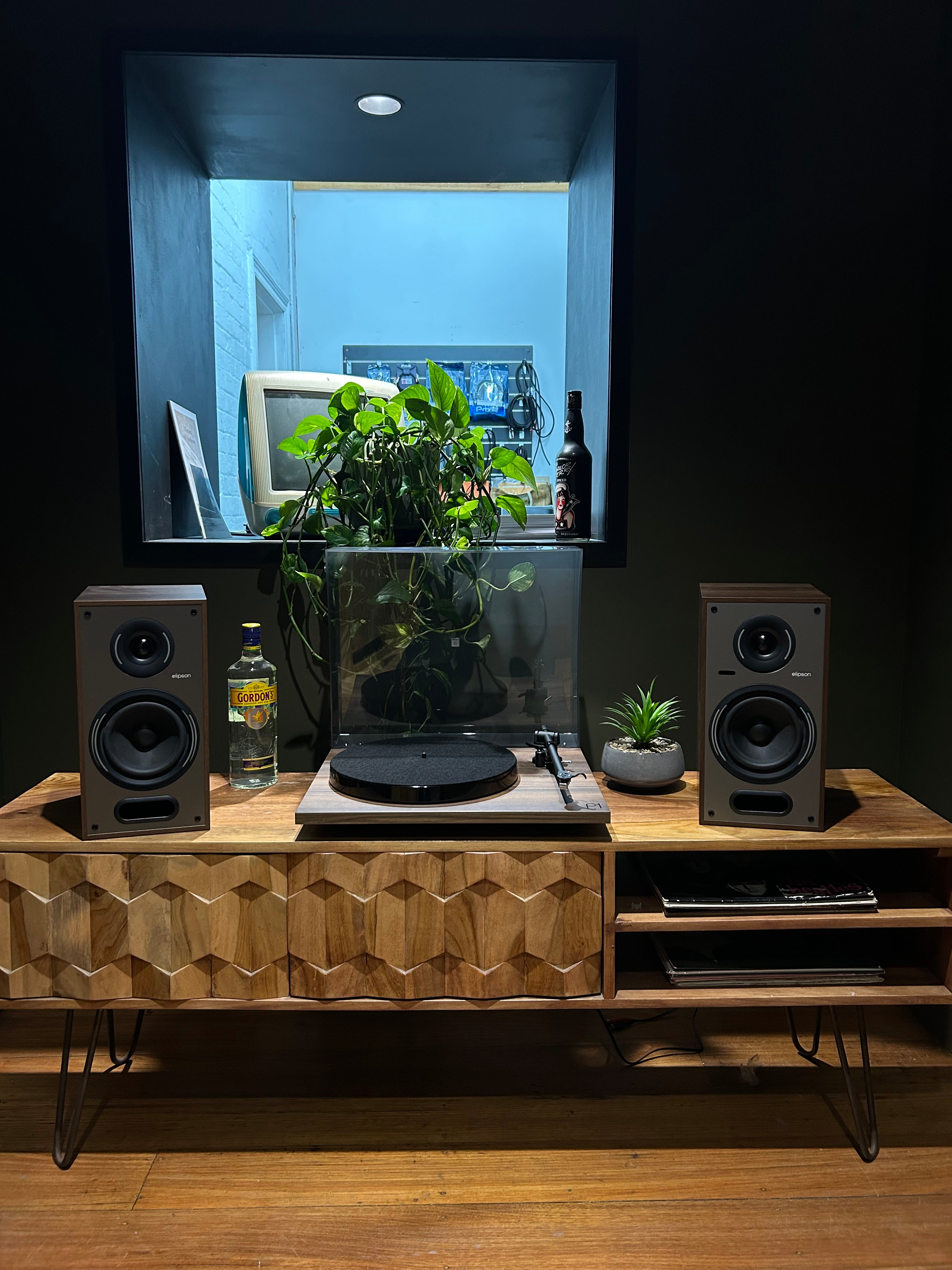 The Upper Elipson Turntable Pack