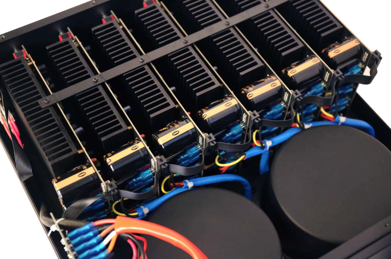 IOTA VX AVXP 7-230 7-Channel Power Amplifier, inside view