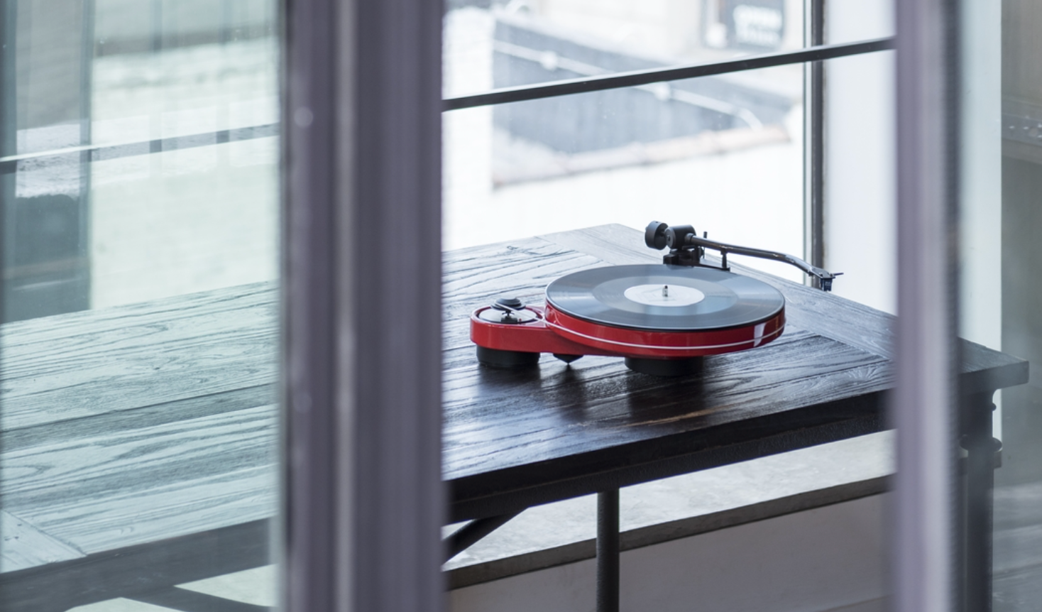 ProJect RPM 3 Carbon Turntable with Ortofon 2M Silver Cartridge, lifestyle image 2