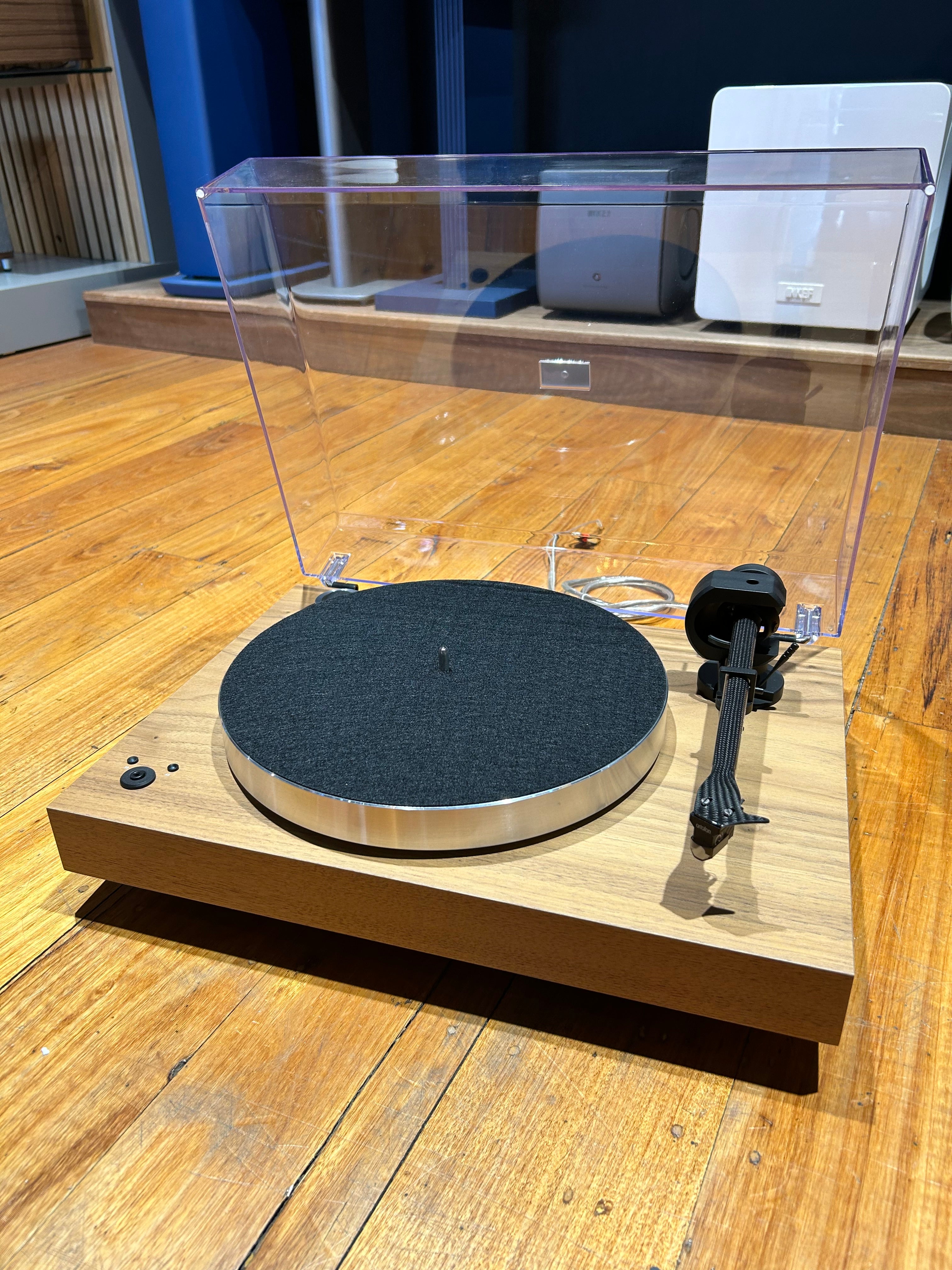 ProJect X8 Evolution Turntable Walnut (open box)