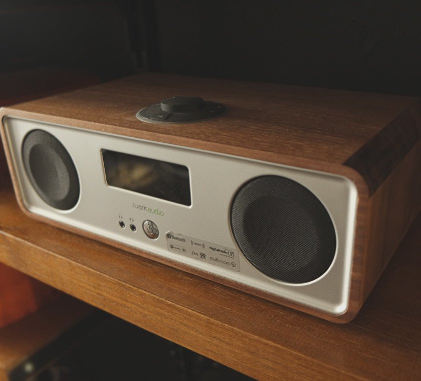 RADIOS & MORE - Vinyl Revival