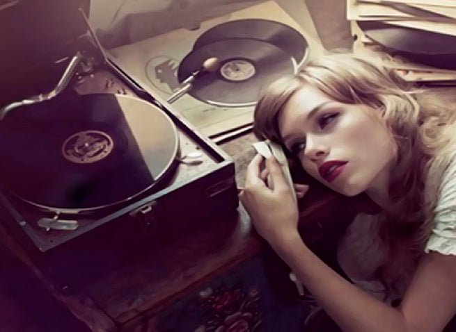 TURNTABLES & MORE - Vinyl Revival