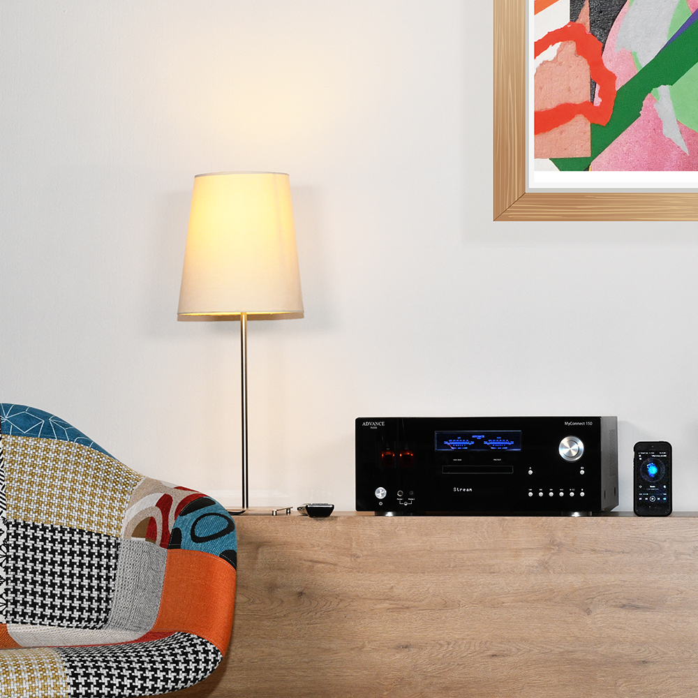 The Advance Paris MyConnect 150 is an audiophile “All-in-One” with a toroidal transformer for the power supply and many features such as streaming, CD, FM / DAB radio. Room Image