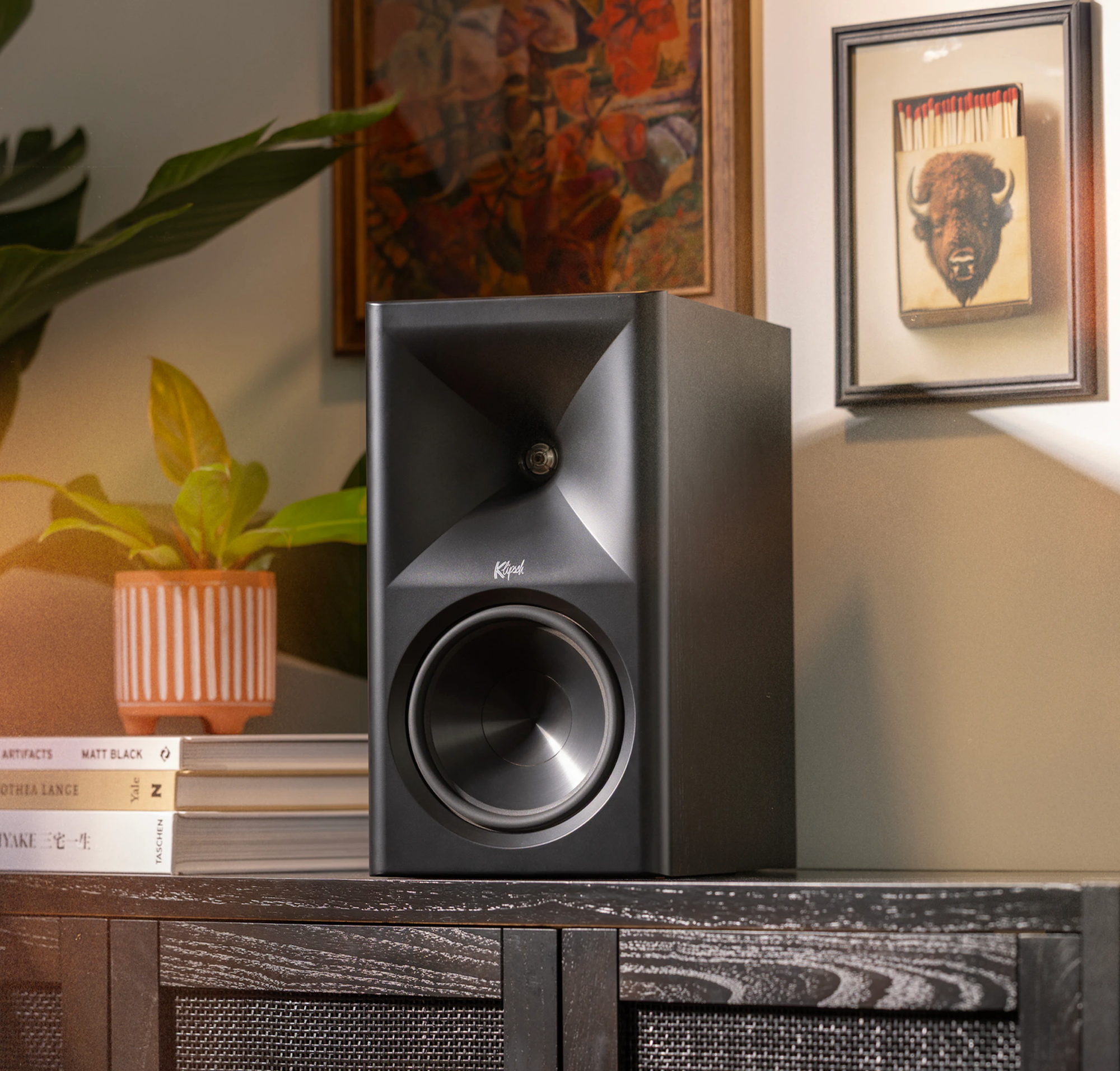 Klipsch The Sevens II Powered Speaker Pair in Ebony, in room