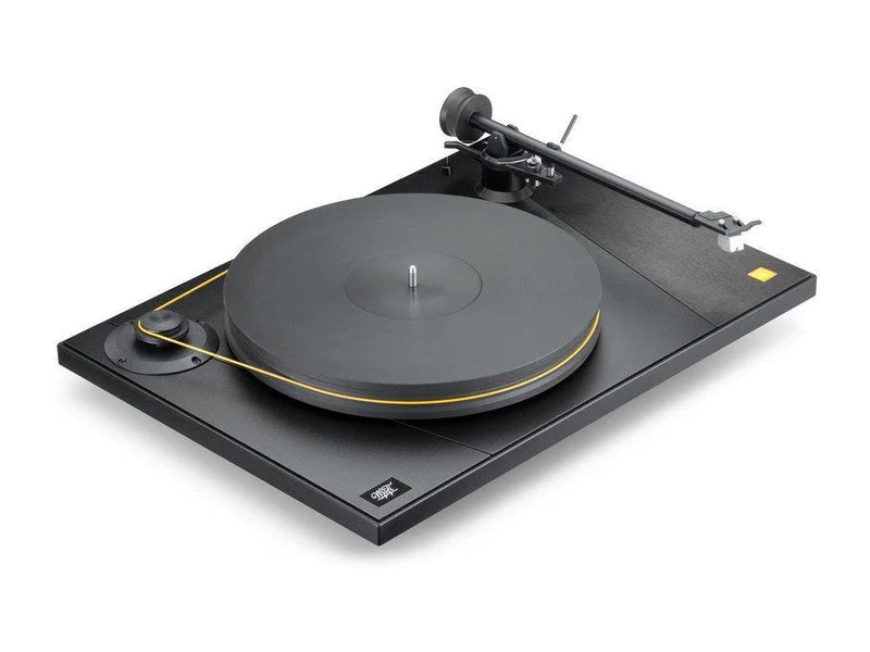 Mobile Fidelity Ultradeck Turntable + UltraGold MC Cartridge. Angled with no disc Image