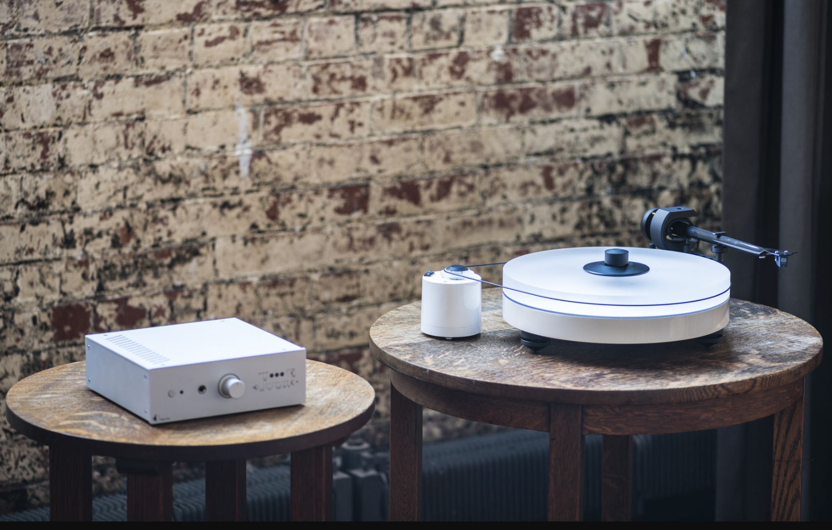 ProJect RPM 5 Carbon Turntable with Ortofon 2M Bronze Cartridge in Gloss White, in room setup