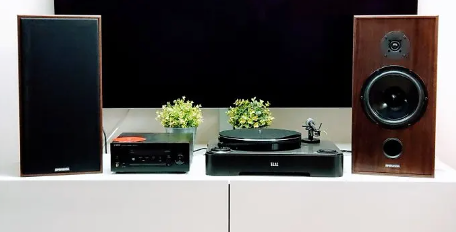Spendor Classic 2/3 Bookshelf Speakers.  Image shows in room set up