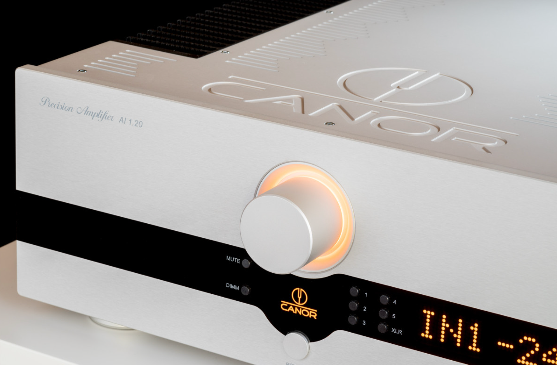 Canor AI 1.20 Integrated Solid-State Amplifier in Silver, closeup of volume control