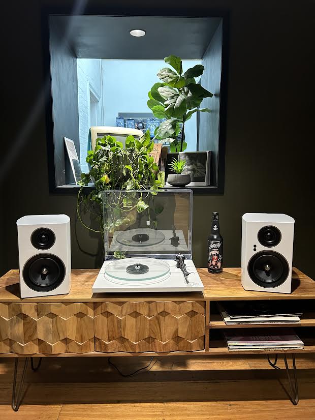 The Jamo Jammer Turntable Pack