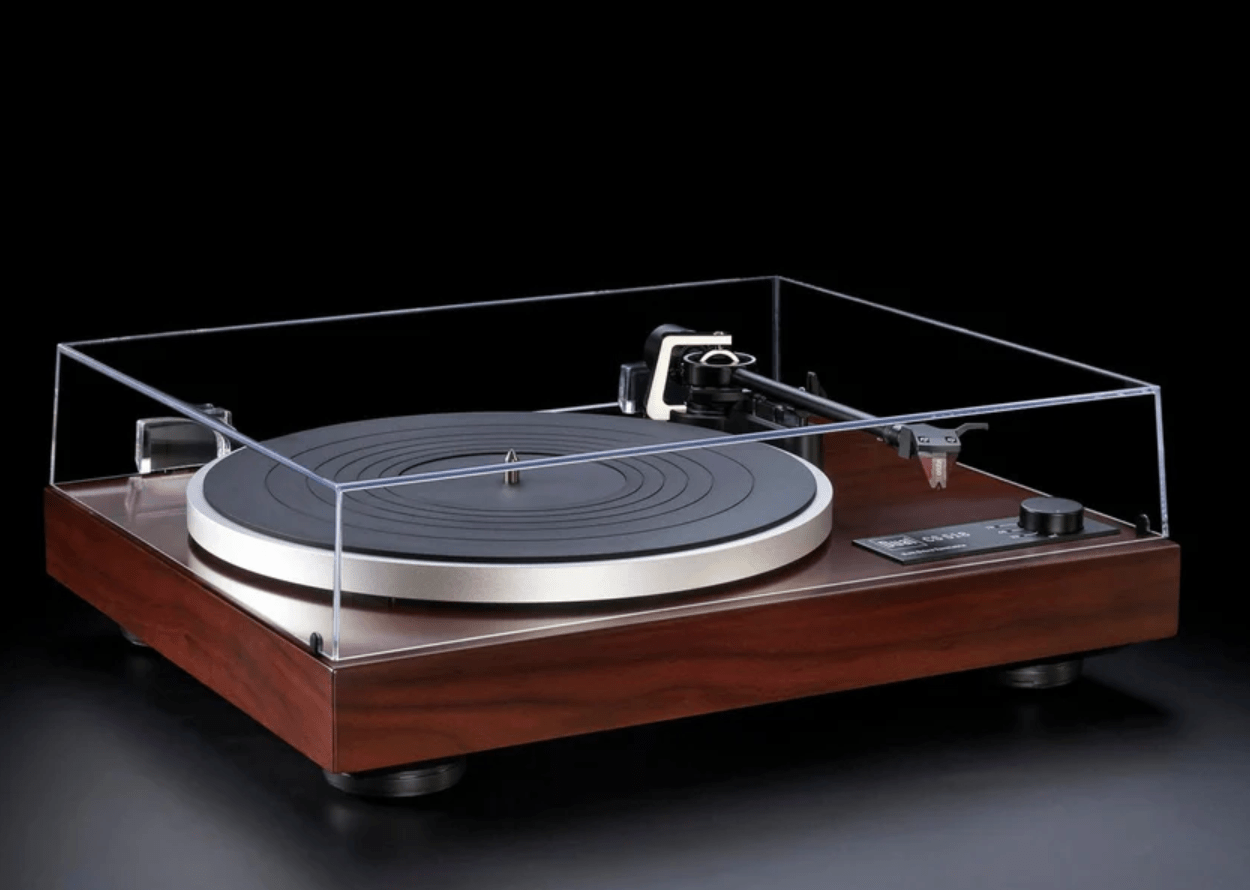Dual CS-518 Manual Turntable in Walnut with dustcover down
