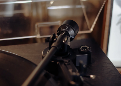 Dual CS-418 Manual Turntable, tonearm closeup