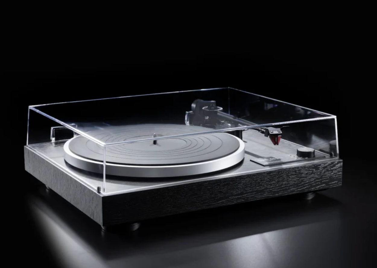 Dual CS-518 Manual Turntable in Blackwood with dustcover on