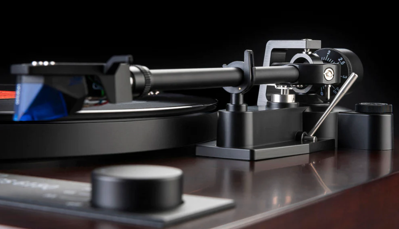 Dual CS-618Q Semi-Automatic Turntable in Walnut with Ortofon 2M Blue