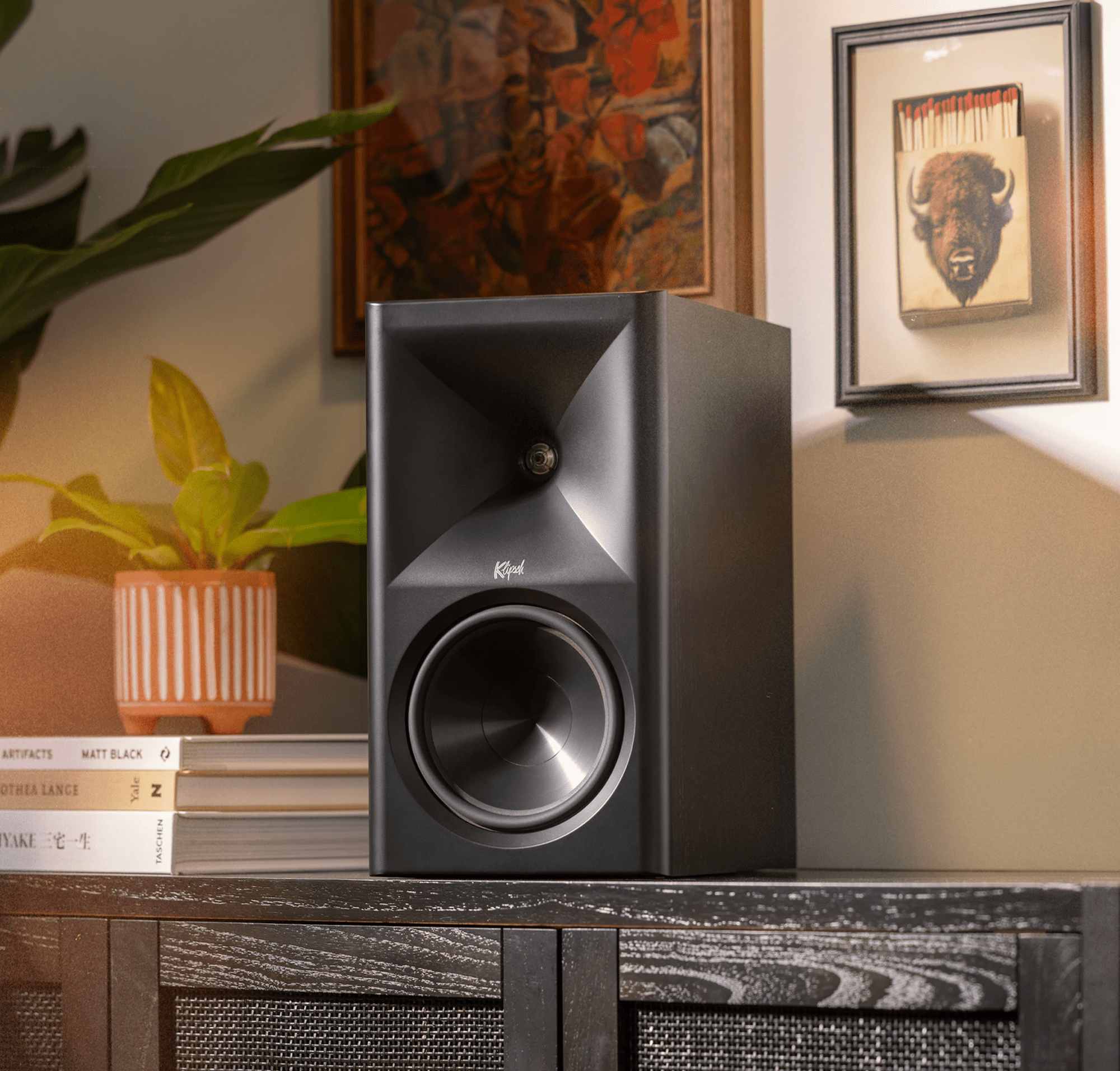 Klipsch The Sevens II Powered Speaker Pair in Ebony, in room