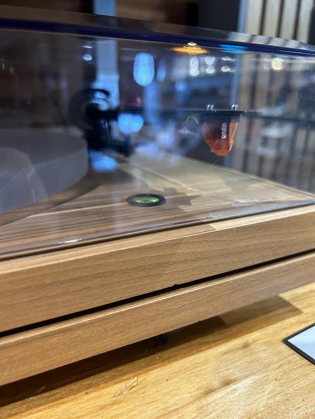 Music Hall MMF 7.3se Turntable