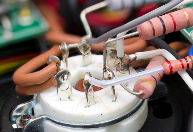 PrimaLuna EVO 100 Tube Digital Analog Converter, close up of circuitry