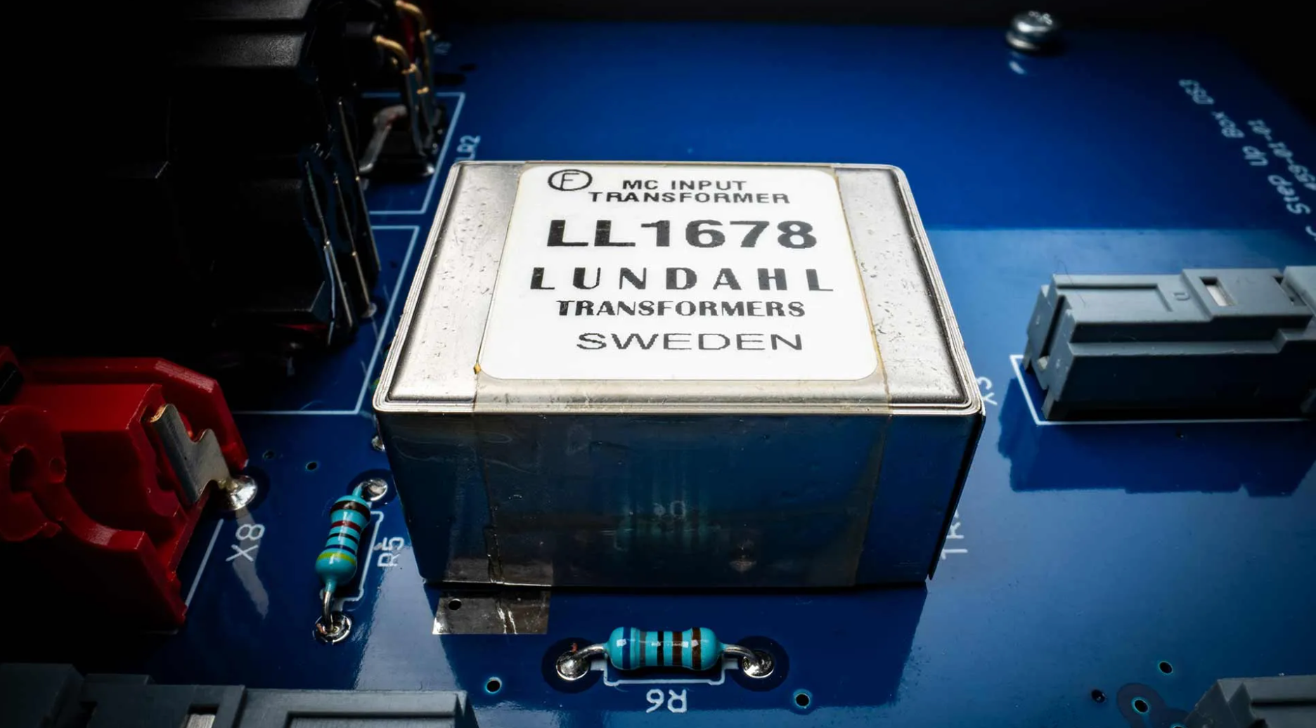 ProJect MC Step Up Box DS3 True Balanced Step-up Transformer.  Image of Lundahl LL1678 Transformer