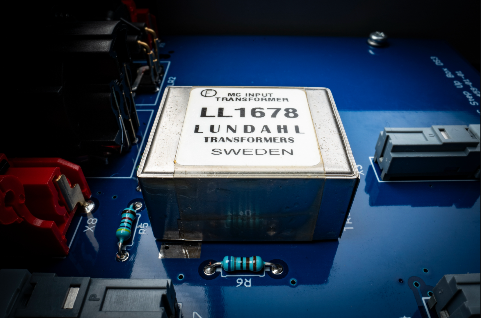 ProJect MC Step Up Box S3 Step-up Transformer image of whats inside