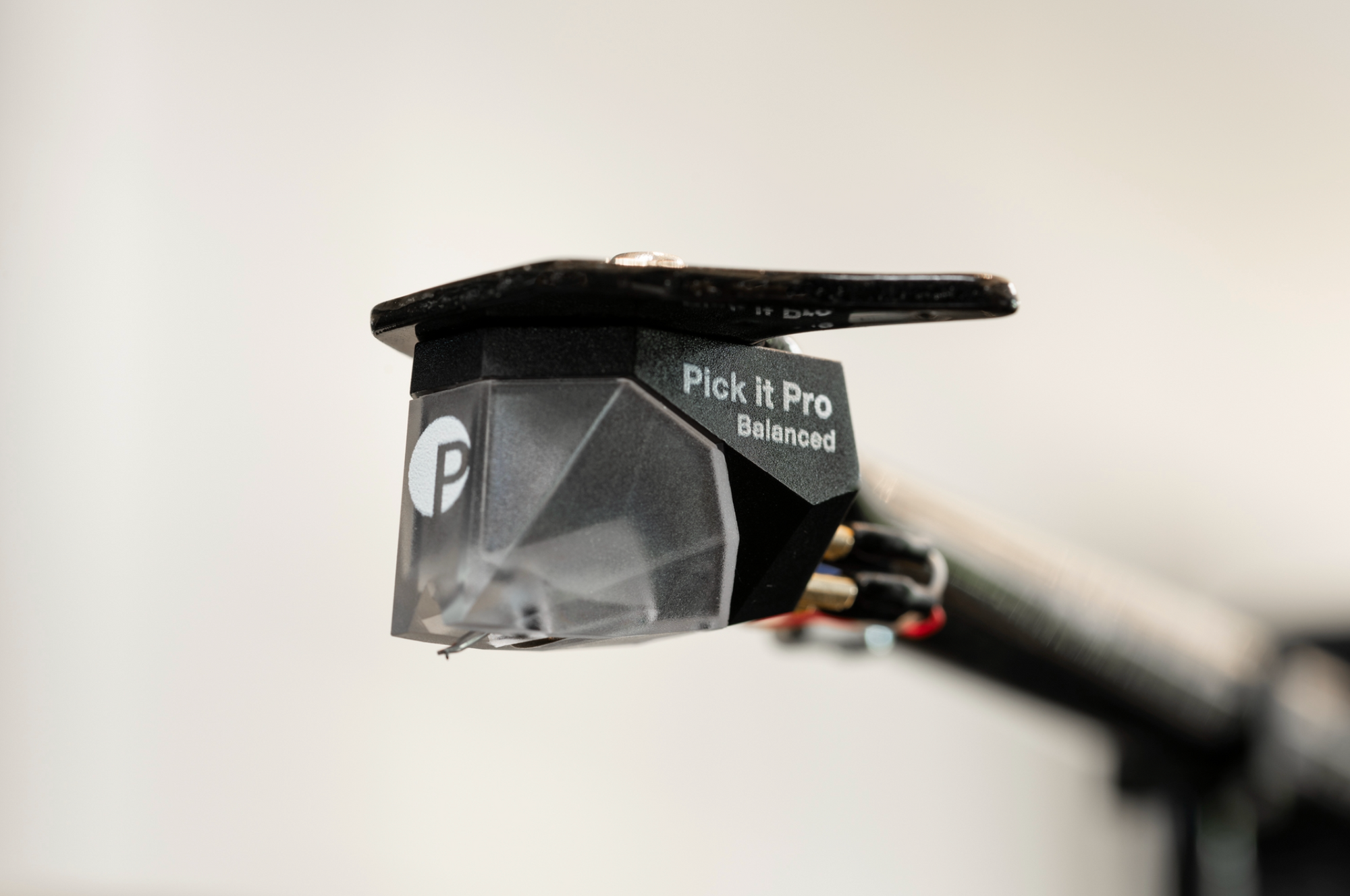 ProJect Pick It PRO Balanced Moving Magnet Cartridge, on tonearm