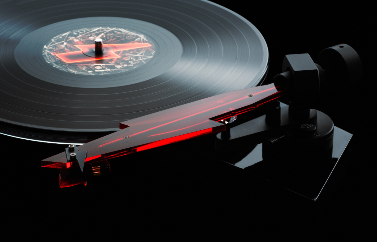 ProJect AC/DC Special Edition Turntable with Ortofon Red Cartridge, close up of tonearm
