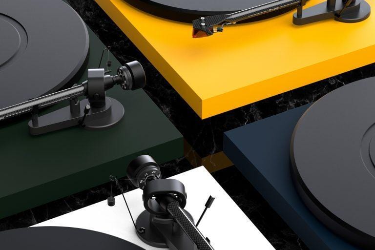 ProJect Audio Systems Turntables ProJect Debut Carbon EVO Acryl Turntable (Satin Fir Green) with Ortofon 2M Red Cartridge
