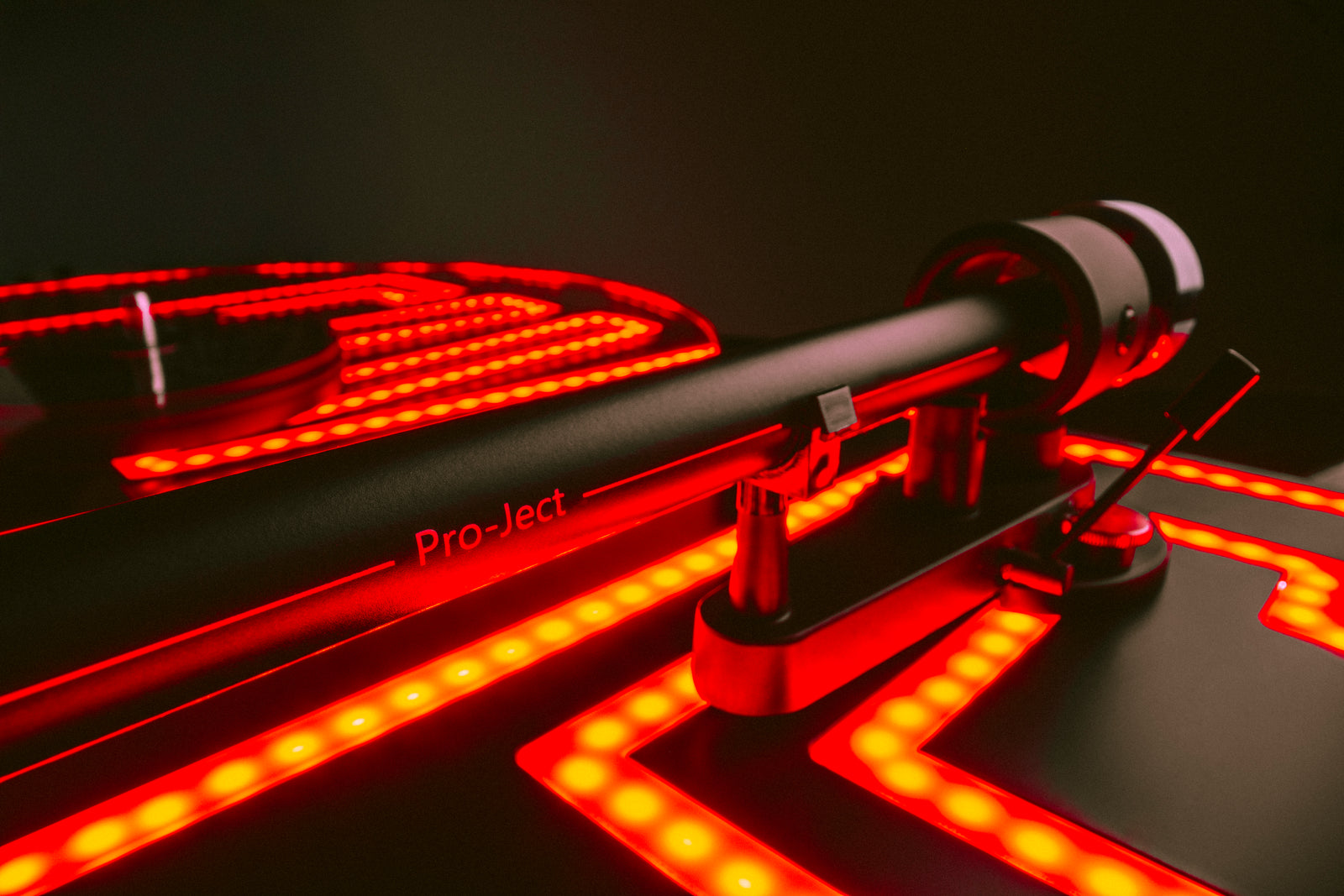 ProJect Elvis Special Edition Turntable with Sumiko Rainier Cartridge, tonearm closeup