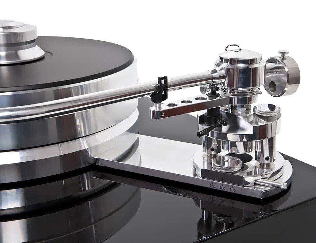 ProJect Audio Systems Turntables ProJect Signature 10 Turntable. Close up of tonearm