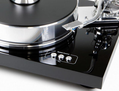 ProJect Signature 10 Turntable with Ortofon Cadenza Black Cartridge, closeup of speed controls