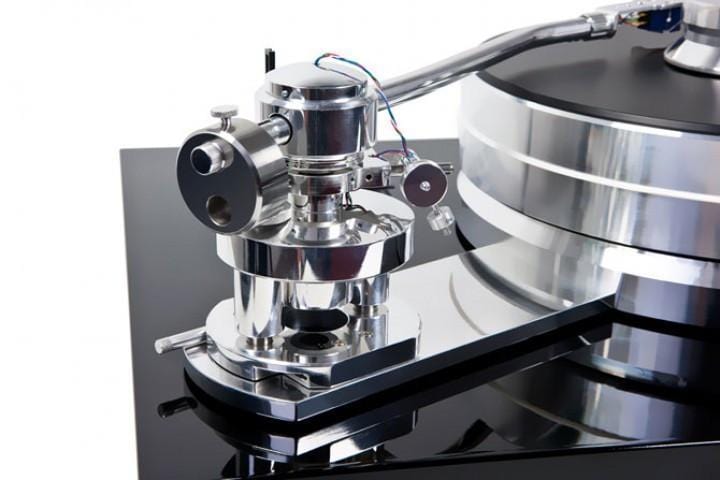 ProJect Signature 10 Turntable with Ortofon Cadenza Black Cartridge, back of counterbalance