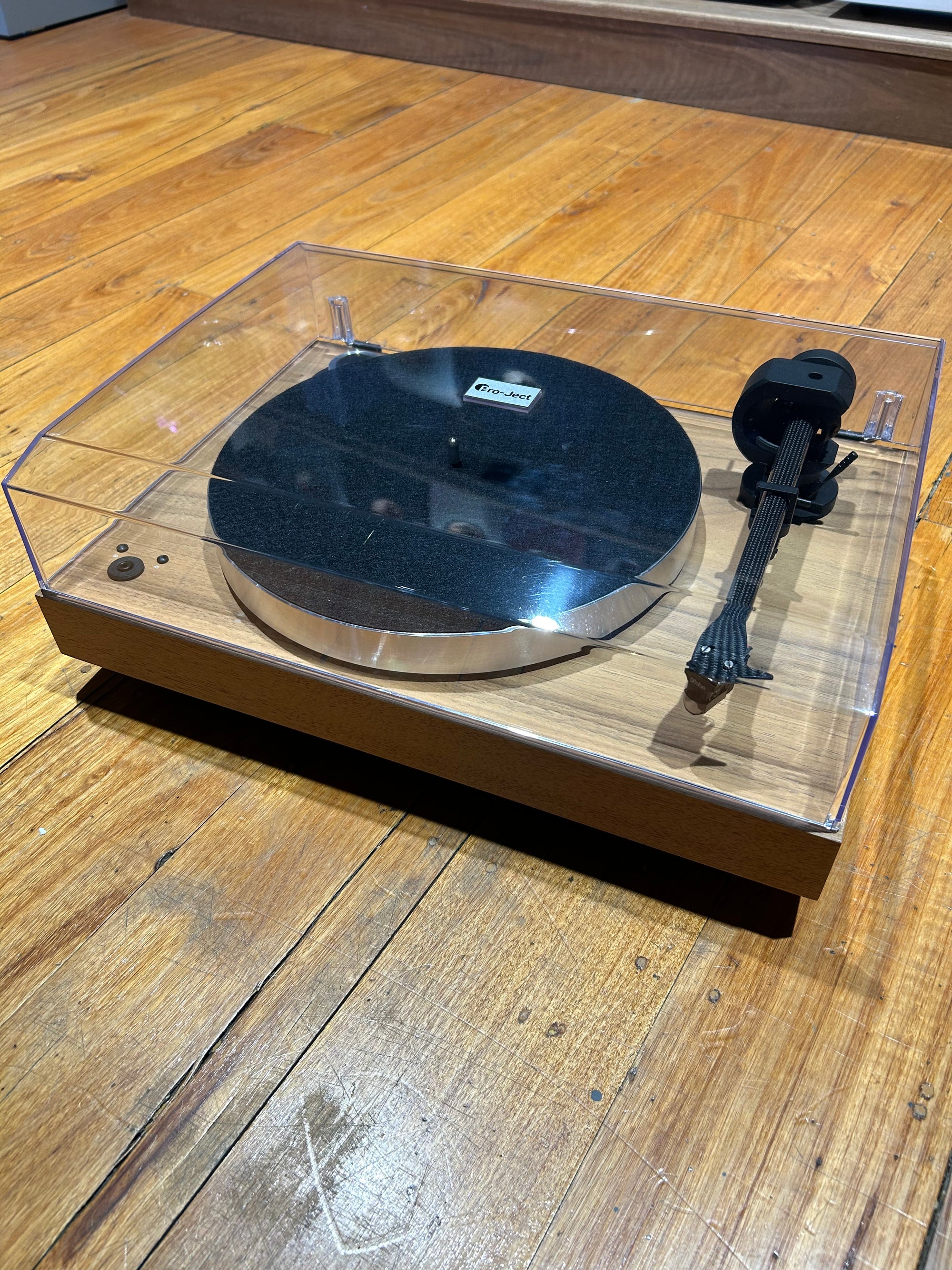 ProJect X8 Evolution Turntable Walnut (open box)