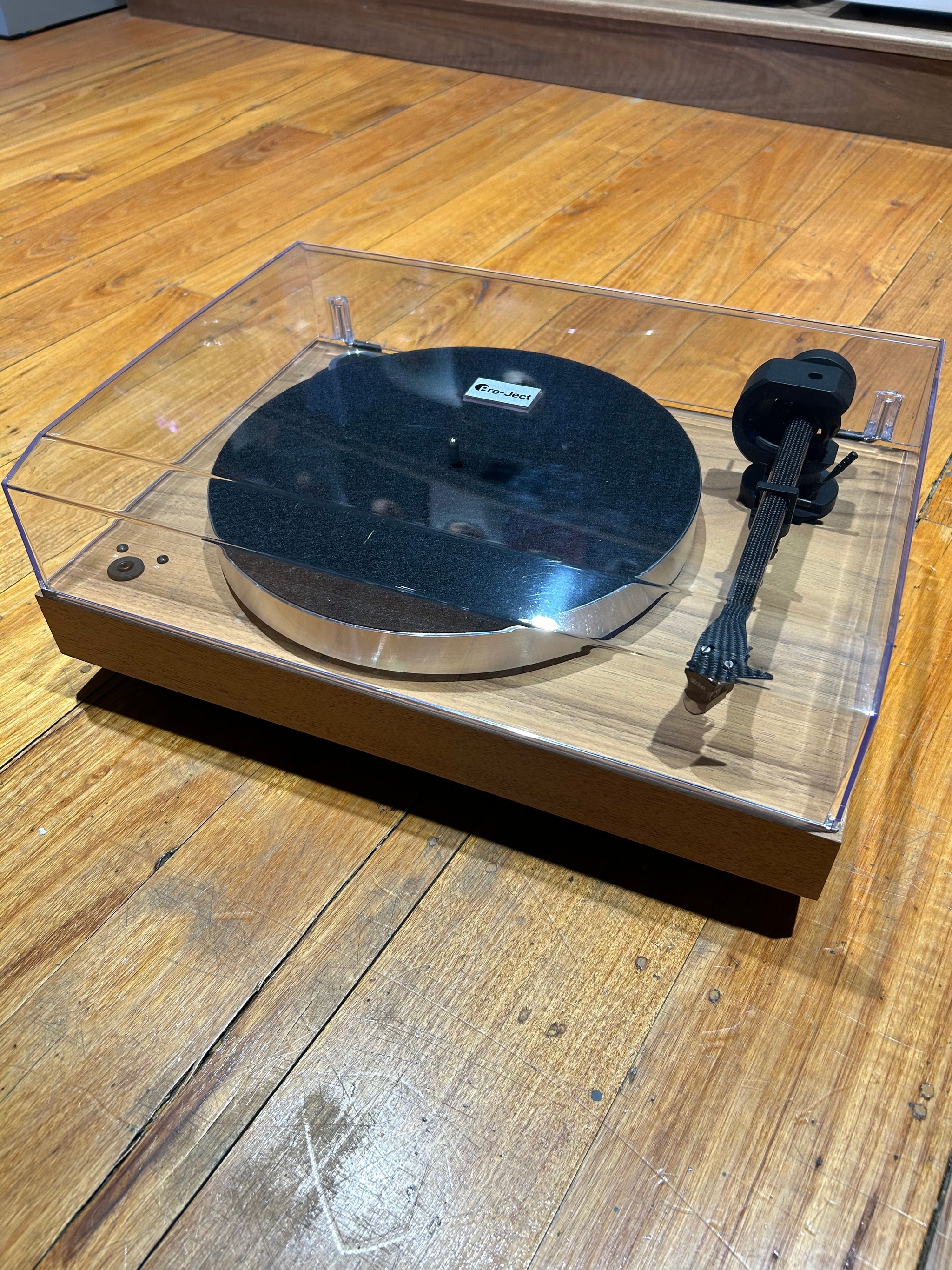 ProJect X8 Evolution Turntable Walnut (open box)