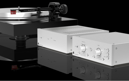 ProJect Power Box RS2 Phono Power Supply in Silver.  Setup image