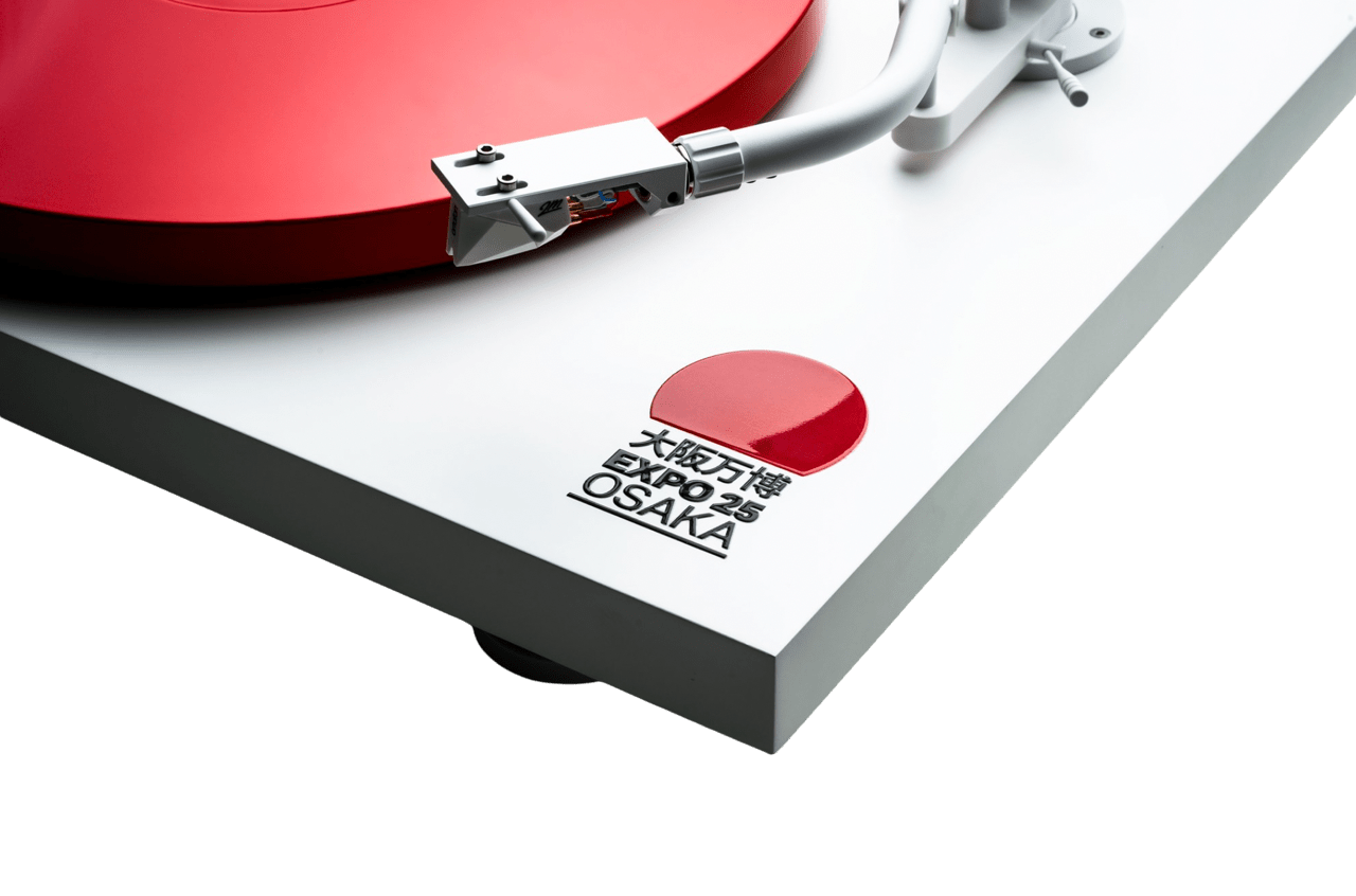 ProJect Debut PRO S B EXPO 2025 Japan Edition with Ortofon 2M White Cartridge, closeup of cartridge and logo