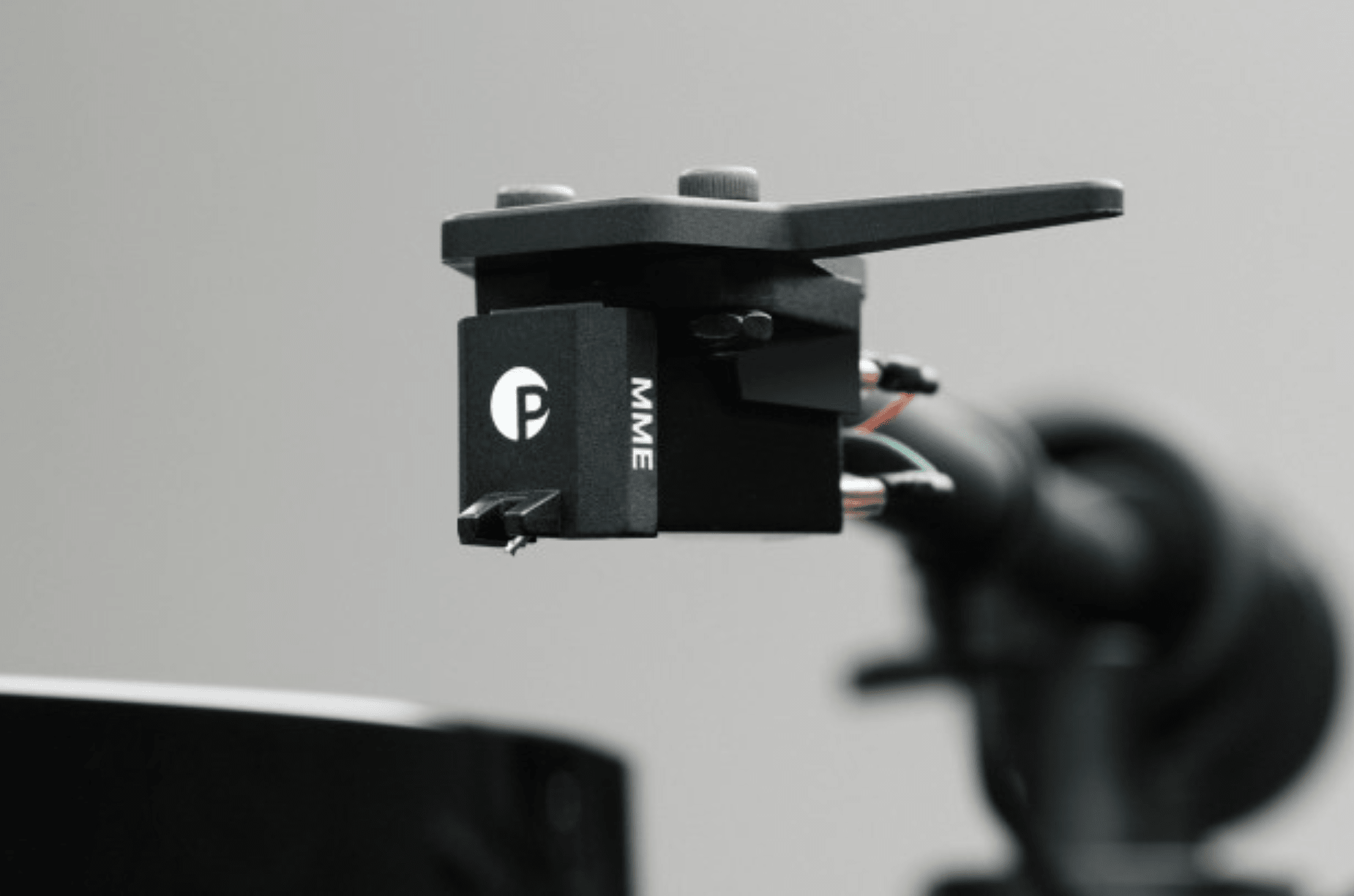 ProJect E1.2 Turntable with Pick It MM E Cartridge, closeup