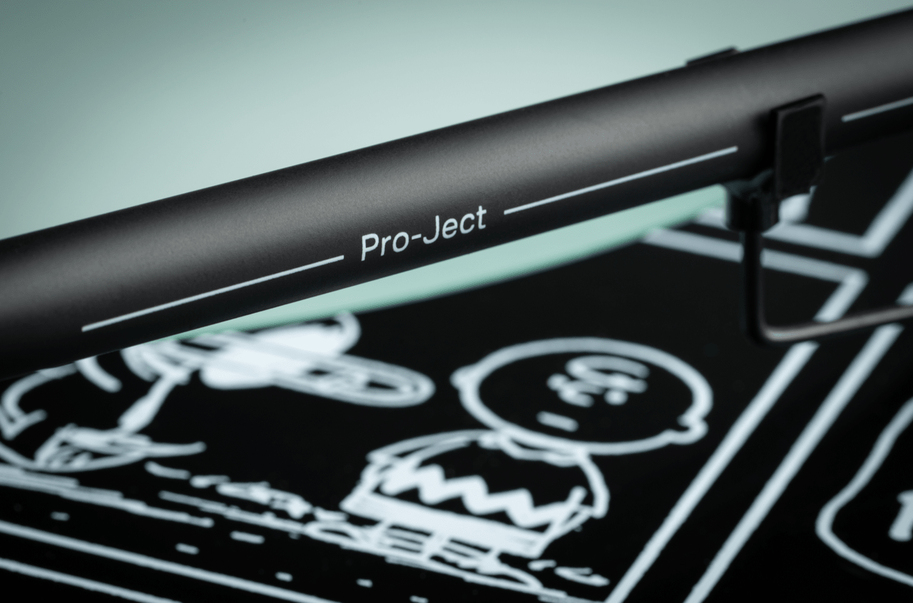 ProJect Peanuts Turntable with Ortofon OM 10 Cartridge, tonearm closeup