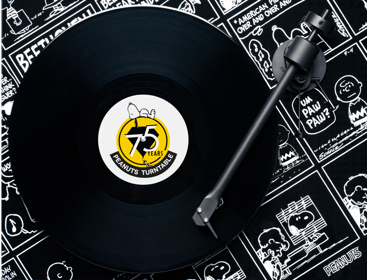 ProJect Peanuts Turntable with Ortofon OM 10 Cartridge with 75 year mat