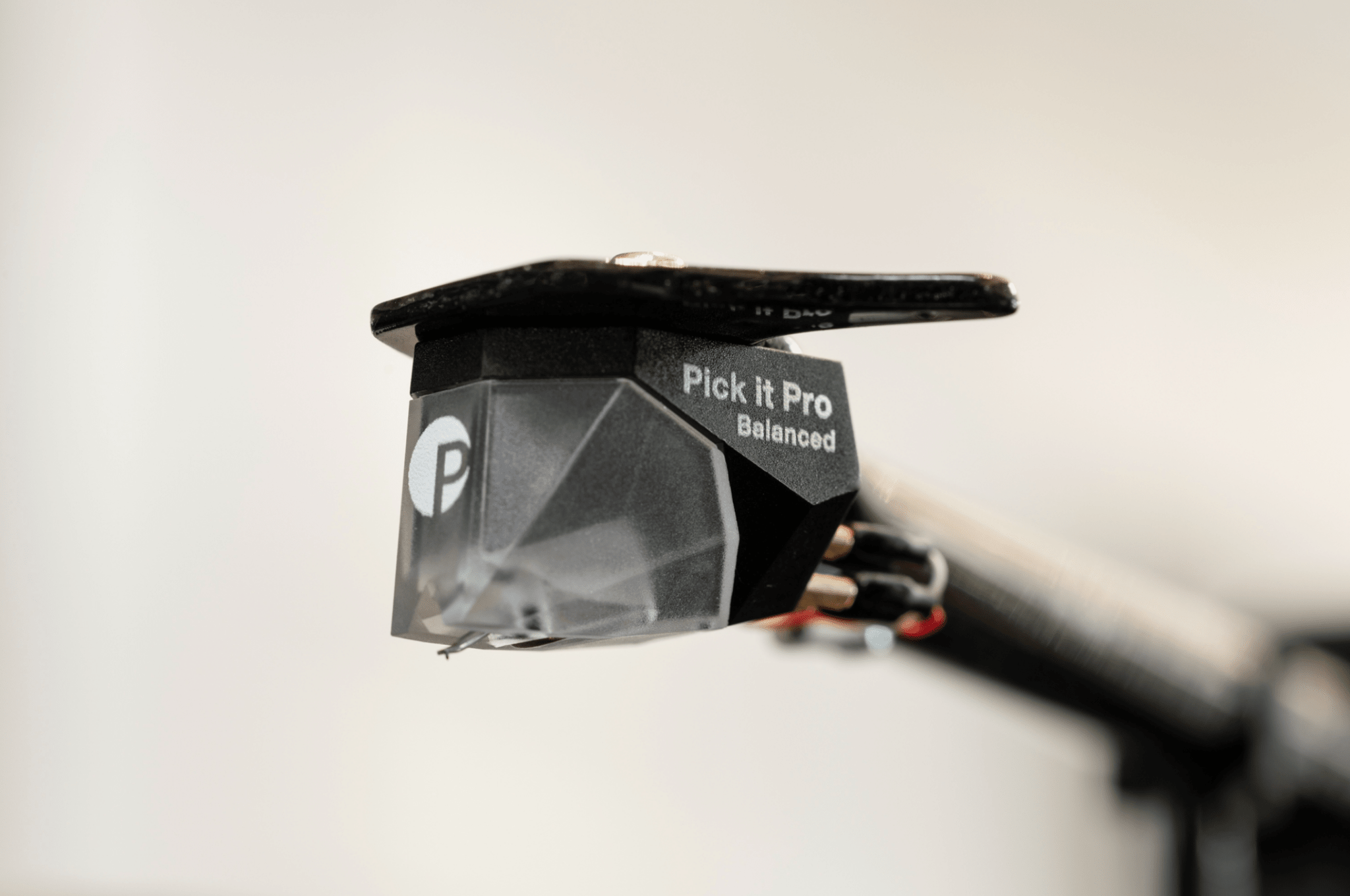 ProJect Pick It PRO Balanced Moving Magnet Cartridge, on tonearm