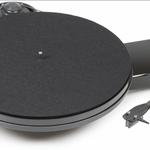 ProJect RPM 3 Carbon Turntable with Ortofon 2M Silver Cartridge in Piano Black