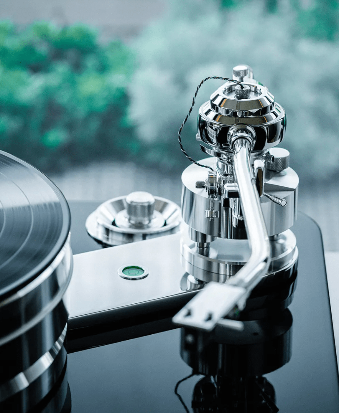 ProJect Signature 12.2 Turntable, 3 pivot tonearm bearing