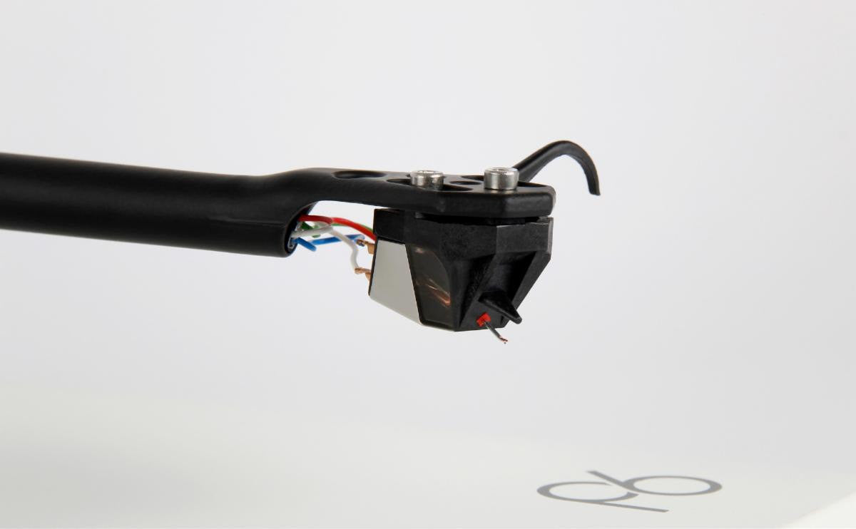 Rega Nd 5 MM Cartridge, close up on tonearm