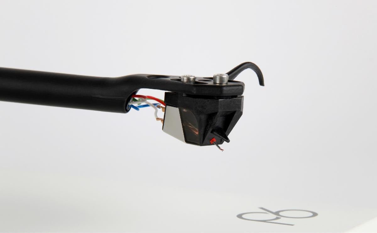 Rega Nd 5 MM Cartridge, close up on tonearm