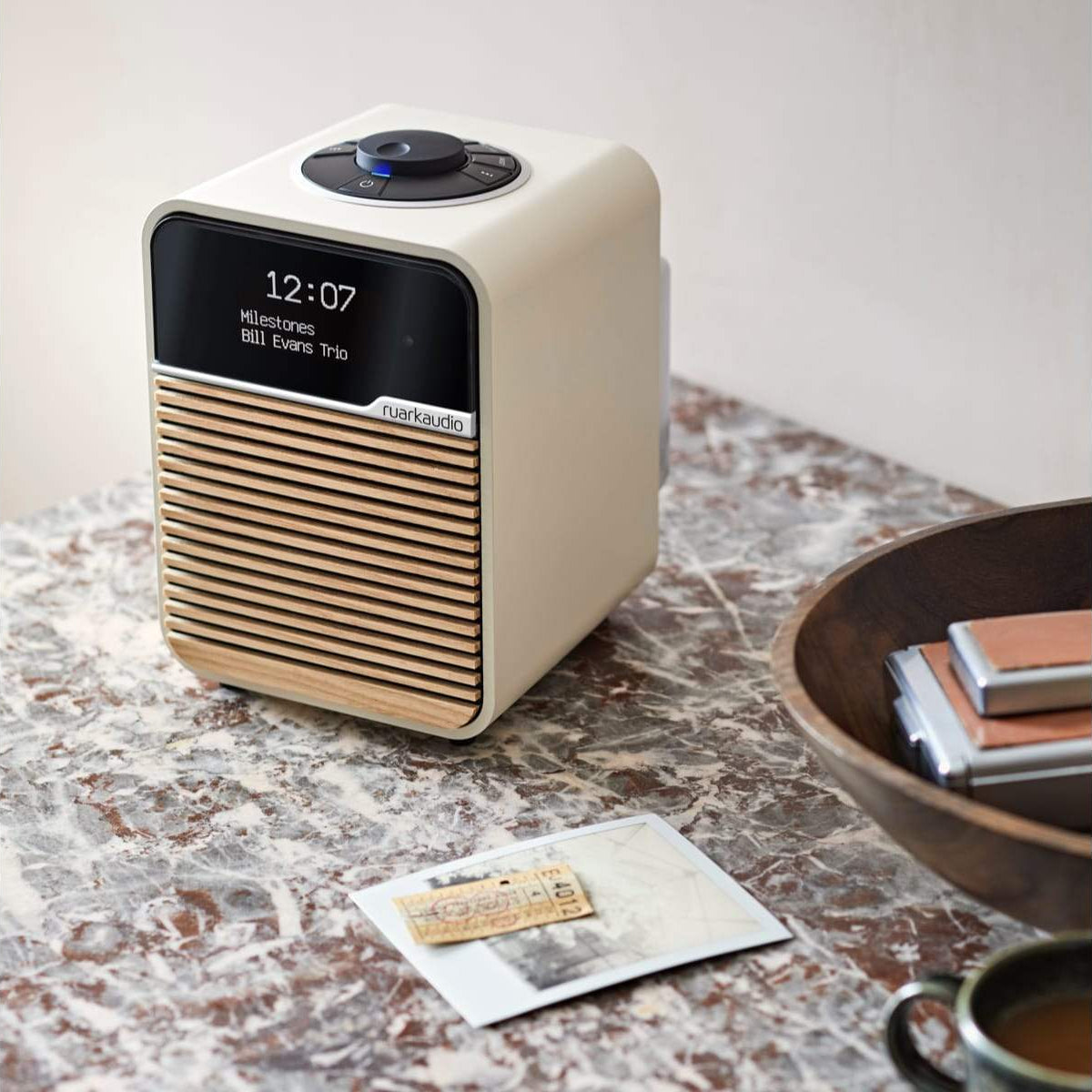 Ruark Audio Ruark Audio R1 Mk4 Deluxe Bluetooth Radio - Light Cream