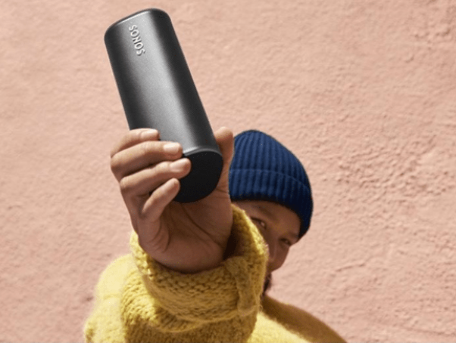 Sonos Roam, black, hand held