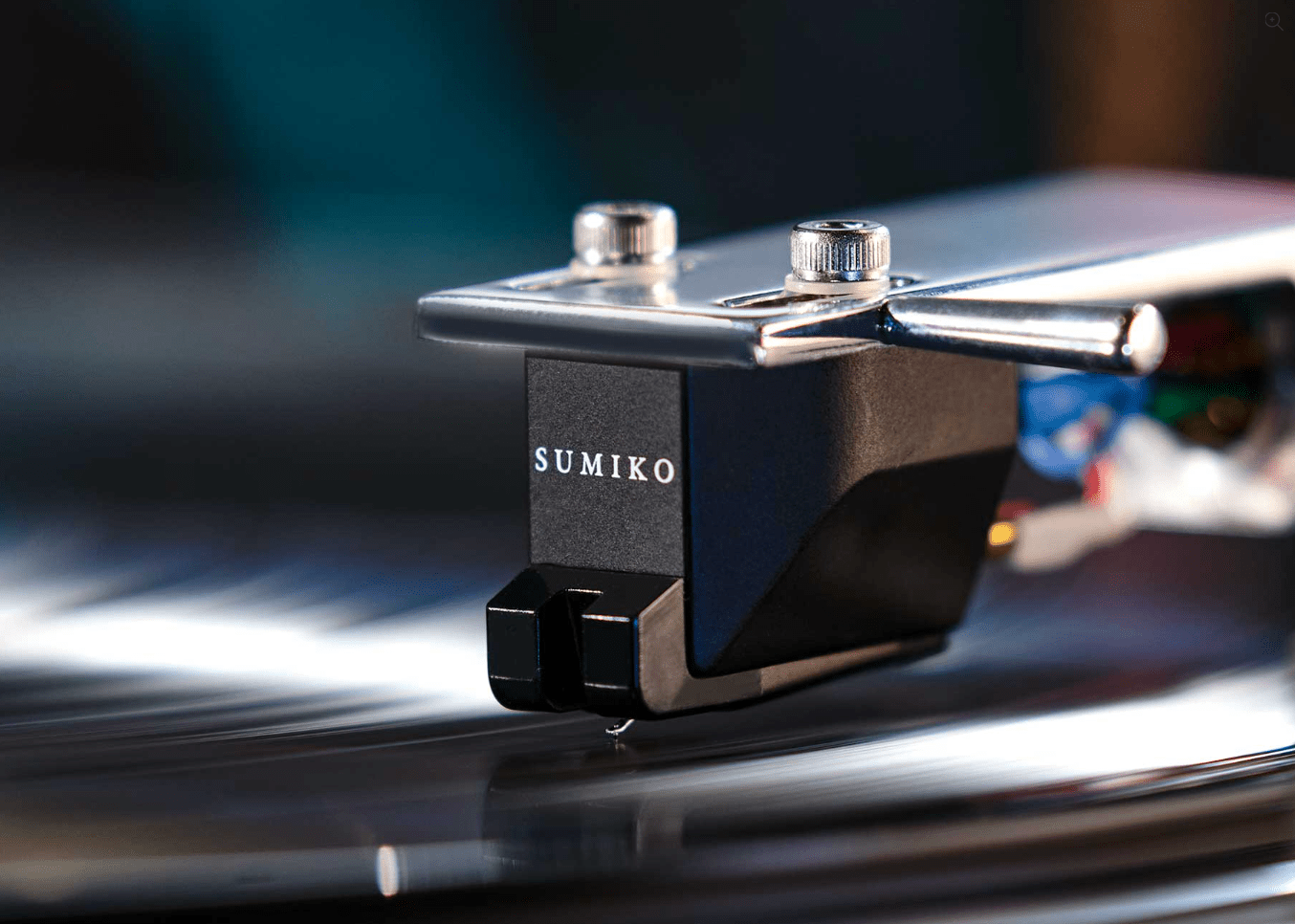 Sumiko RS-AME Amethyst Stylus, mounted on the Sumiko Amethyst Cartridge, in action