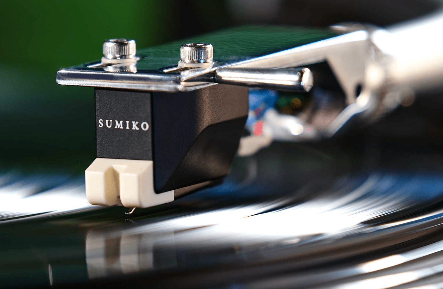 Sumiko RS-RAI Stylus on Rainier Cartridge, close up on disc